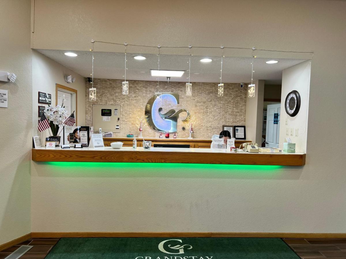 Grandstay Hotel And Suite Waseca Экстерьер фото