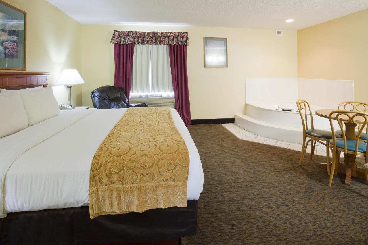 Grandstay Hotel And Suite Waseca Экстерьер фото