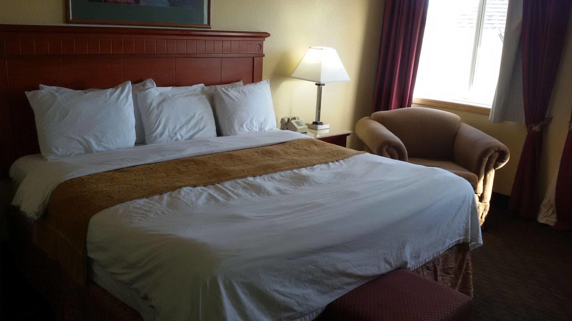 Grandstay Hotel And Suite Waseca Экстерьер фото